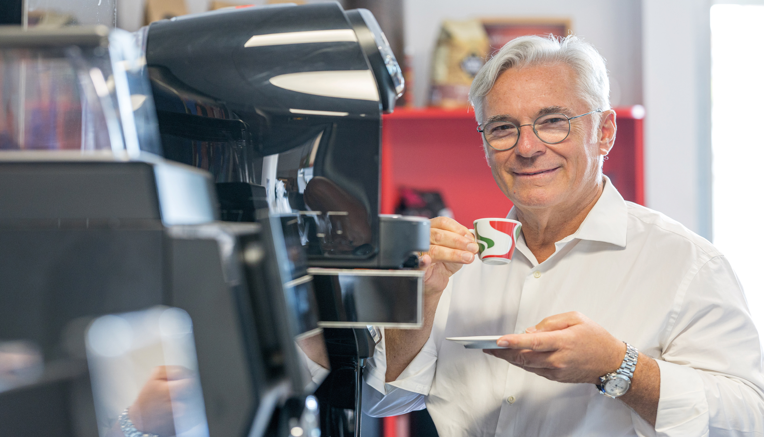 La pause-café, c’est du sérieux ! Et c’est le quotidien de 3Bda Expresso. L’entreprise d’Artix, dirigée par Pierre Toffoli, installe des machines à café et distributeurs automatiques. La pause-café, c’est du sérieux ! Et c’est le quotidien de 3Bda Expresso. L’entreprise d’Artix, dirigée par Pierre Toffoli, installe des machines à café et distributeurs automatiques.