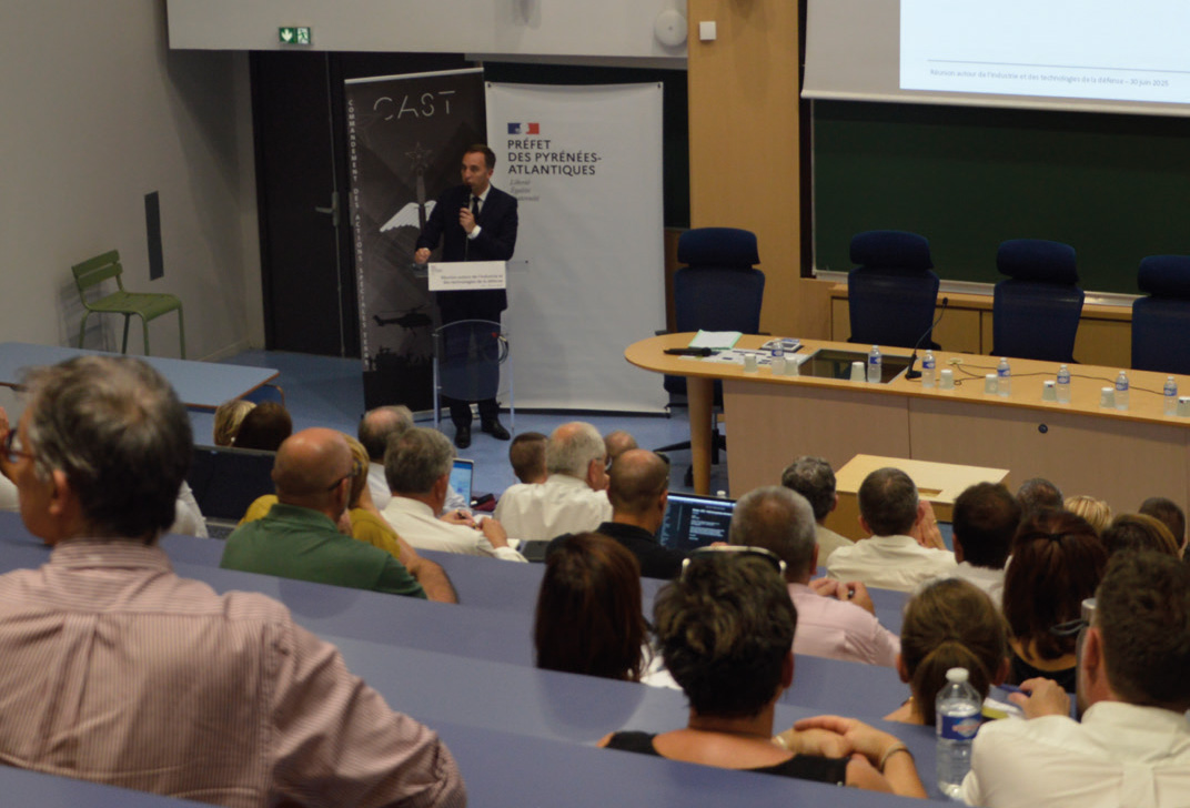 Les représentants des armées et de la Préfecture se sont adressés aux industriels du secteur de la défense le 30 juin dernier à Pau Les représentants des armées et de la Préfecture se sont adressés aux industriels du secteur de la défense le 30 juin dernier à Pau