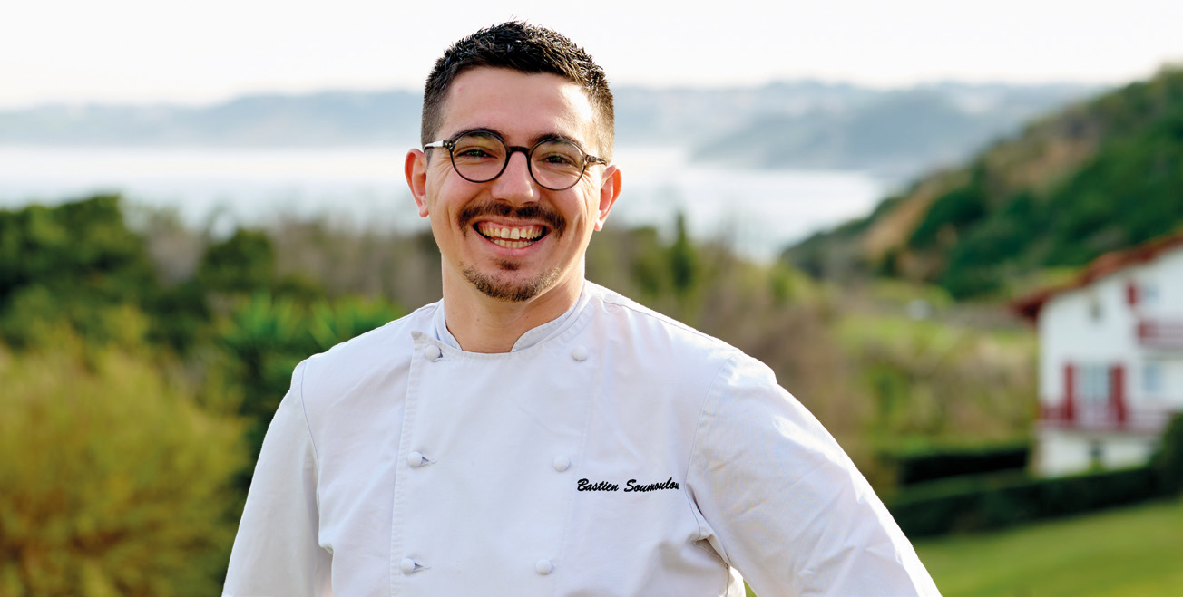 Bastien Soumoulou remporte Questions de Chef 2026 avec Le From’Algue de Brebis, une création mettant à l’honneur le lait de brebis des Pyrénées-Atlantiques. Bastien Soumoulou remporte Questions de Chef 2026 avec Le From'Algue de Brebis, une création mettant à l'honneur le lait de brebis des Pyrénées-Atlantiques.