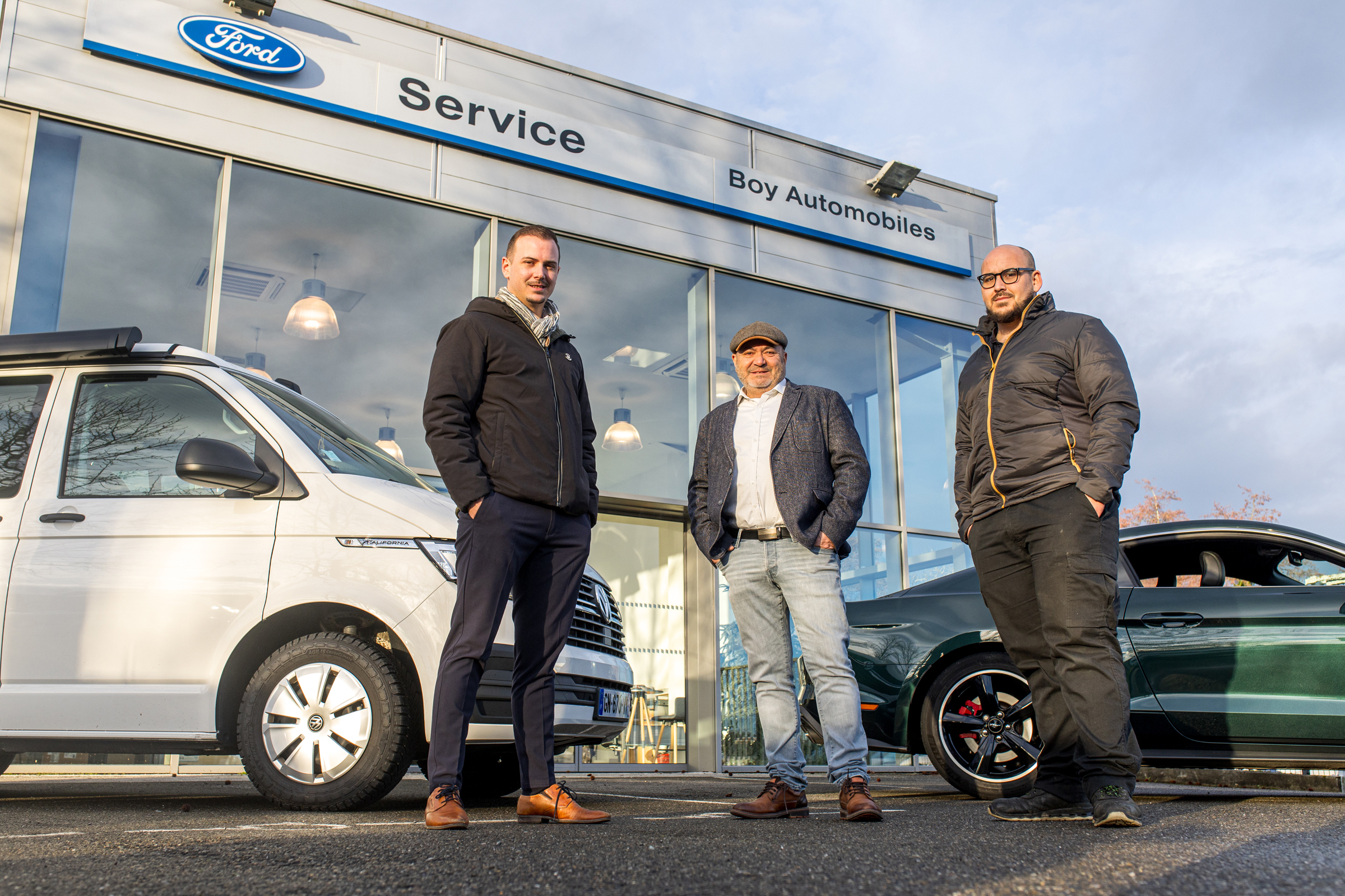 Boy Automobiles à Oloron : Alain a développé l’entreprise avec une Ford et Volkswagen. Pierre et Thomas le digital et l’occasion. Boy Automobiles à Oloron : Alain a développé l'entreprise avec une Ford et Volkswagen. Pierre et Thomas le digital et l'occasion.