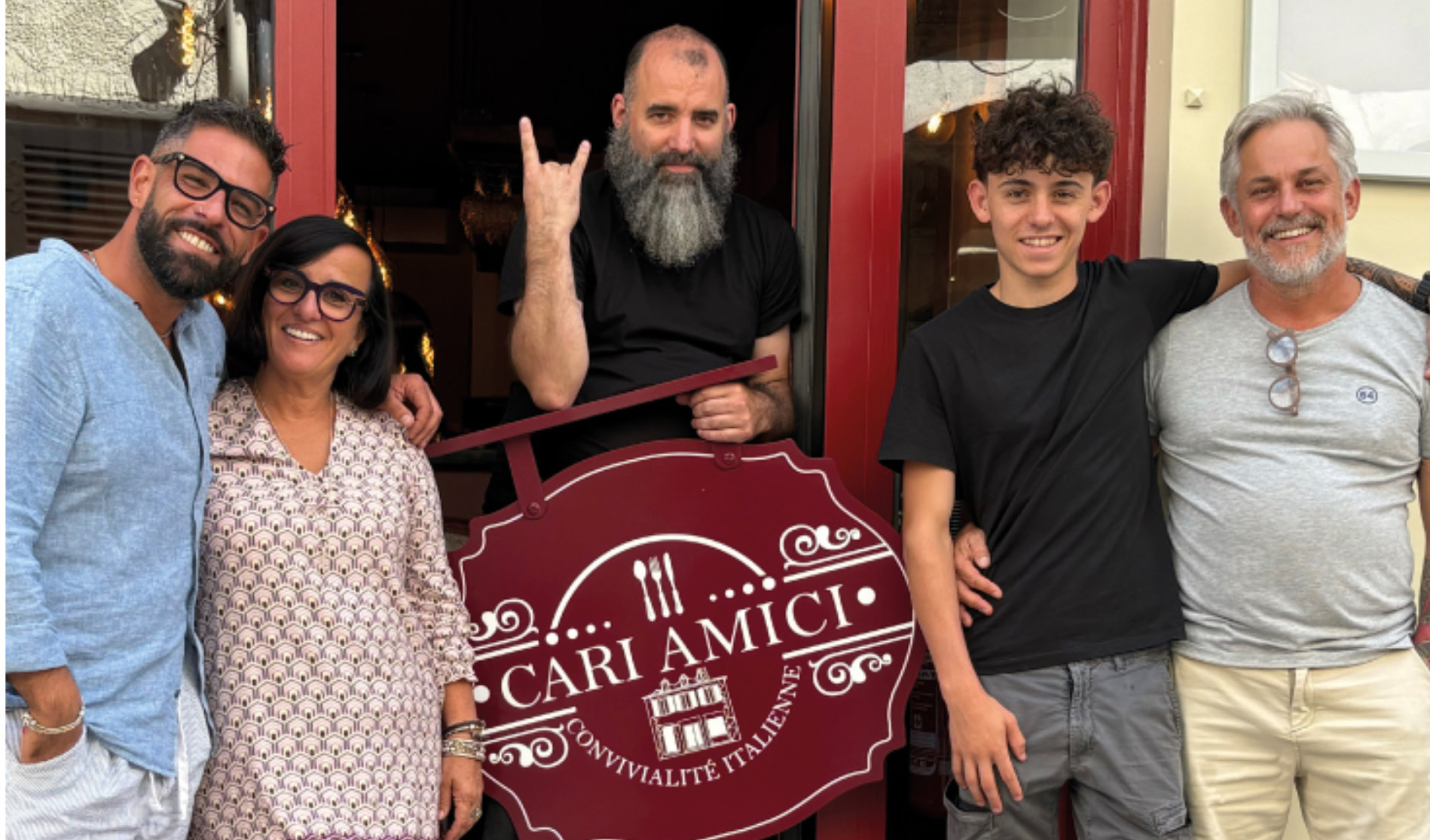 À Pau, Cari Amici propose un lieu convivial où gastronomie, rencontres et art de vivre se conjuguent. Découvrez cette adresse placée sous le signe du partage. À Pau, Cari Amici propose un lieu convivial où gastronomie, rencontres et art de vivre se conjuguent. Découvrez cette adresse placée sous le signe du partage.