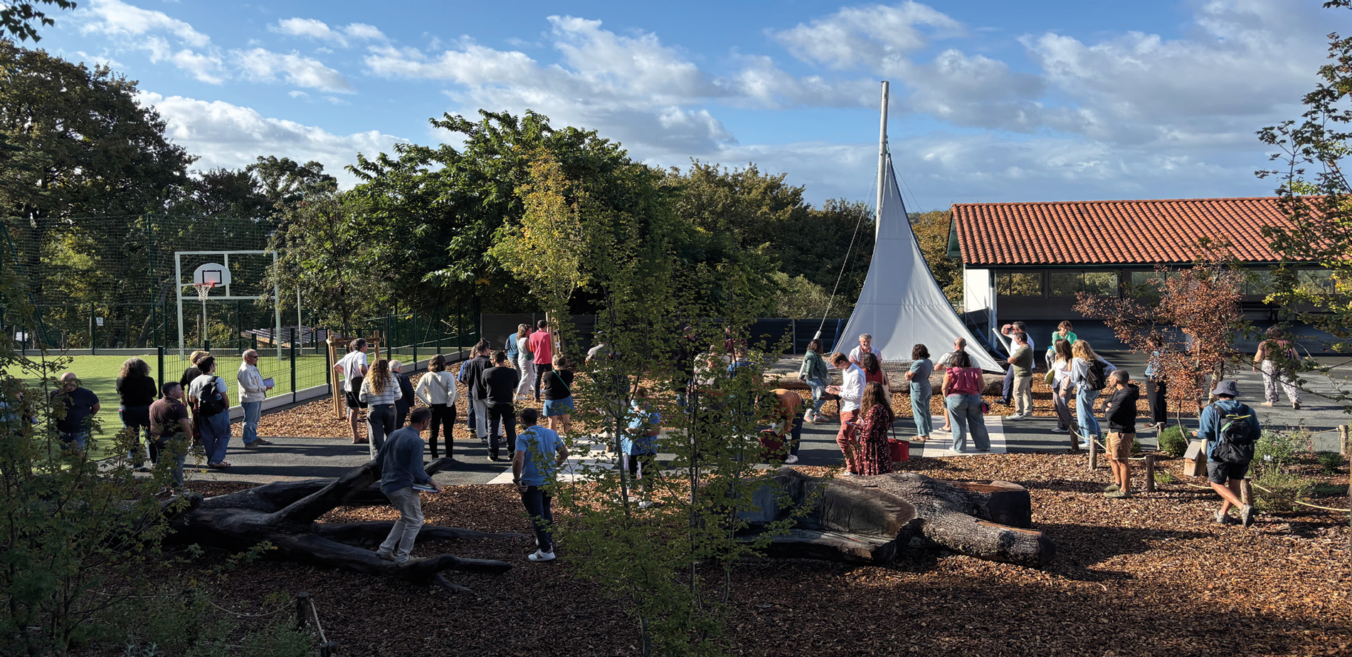 Le CAUE 64 accompagne les communes dans la transformation des cours d’école pour les rendre plus végétalisées, inclusives, ludiques et adaptées au climat. Le CAUE 64 accompagne les communes dans la transformation des cours d’école pour les rendre plus végétalisées, inclusives, ludiques et adaptées au climat.