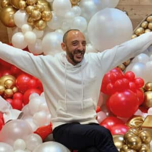 le Palois Stéphane Torres - Estefano T - s‘est spécialisé voilà trois ans dans les décors à base de ballons organiques 100 % biodégradables.
