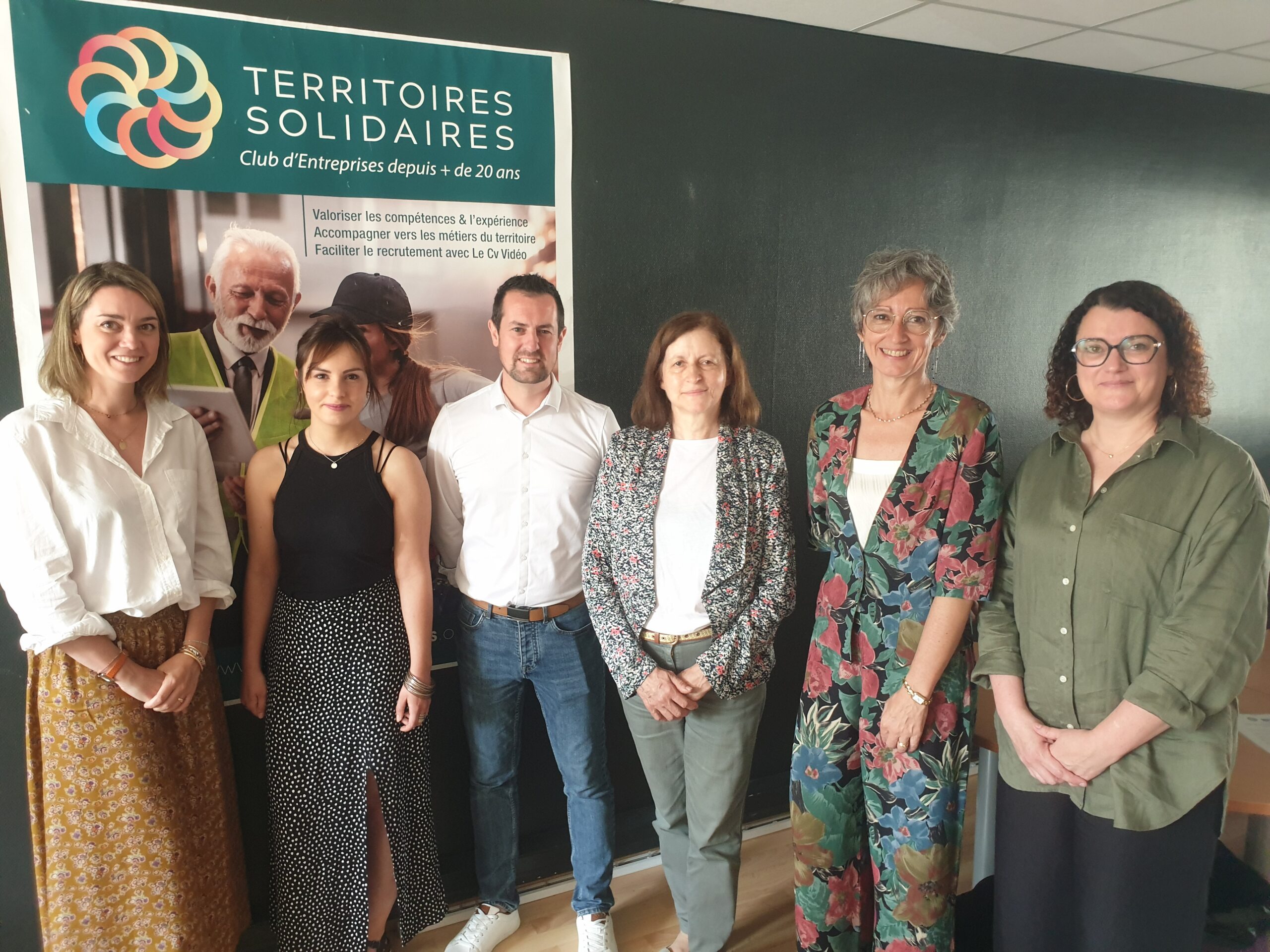 Le Fonds Social Européen + (FSE+) verse 3,3 millions d’euros au département des Pyrénées atlantiques. Petites affiches 64 Le Fonds Social Européen + (FSE+) verse 3,3 millions d'euros au département des Pyrénées atlantiques. Petites affiches 64