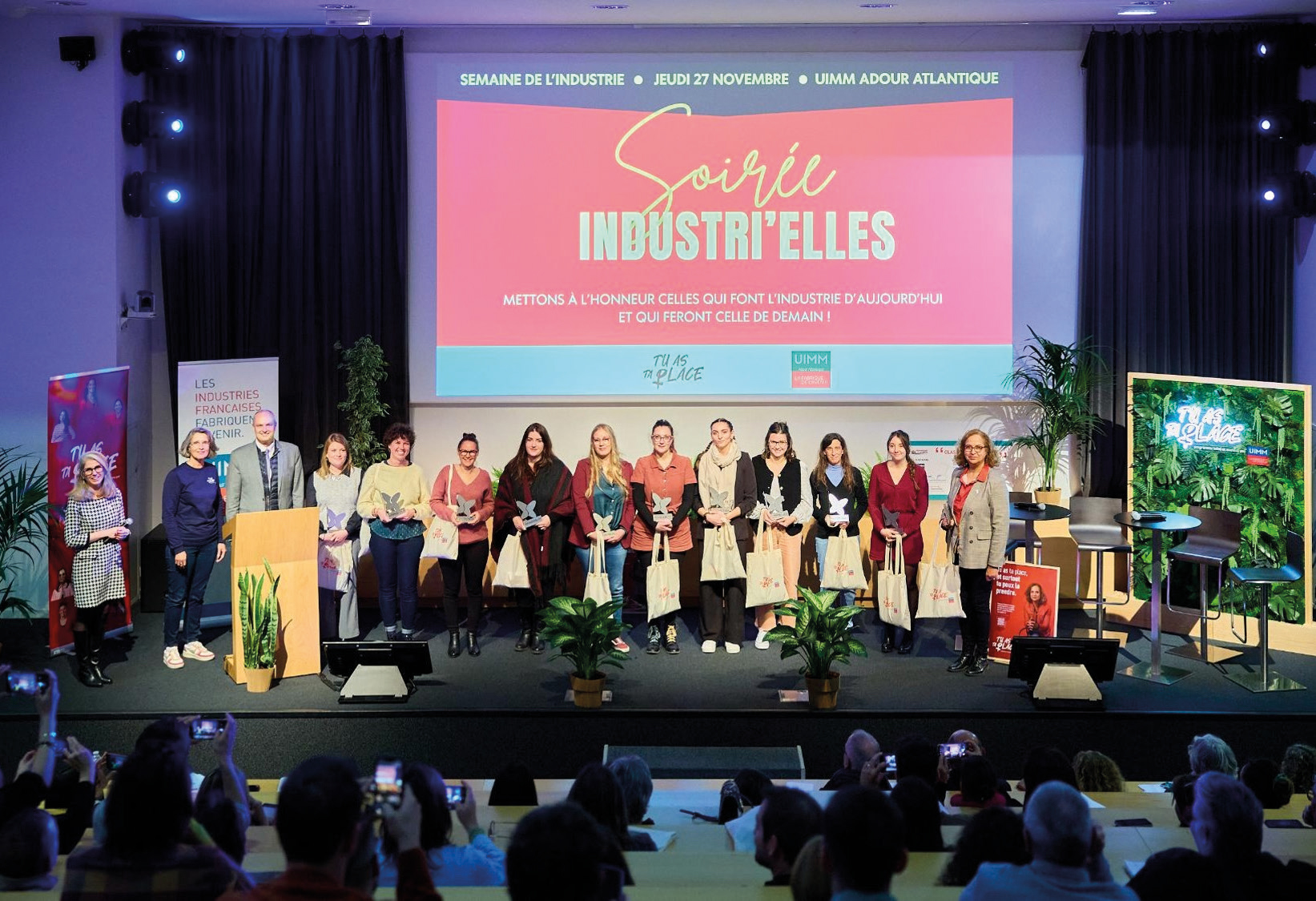 L’UIMM valorise 17 femmes de l’industrie dans le 64, engagées dans des métiers techniques longtemps masculins, pour promouvoir la mixité. L’UIMM valorise 17 femmes de l’industrie dans le 64, engagées dans des métiers techniques longtemps masculins, pour promouvoir la mixité.