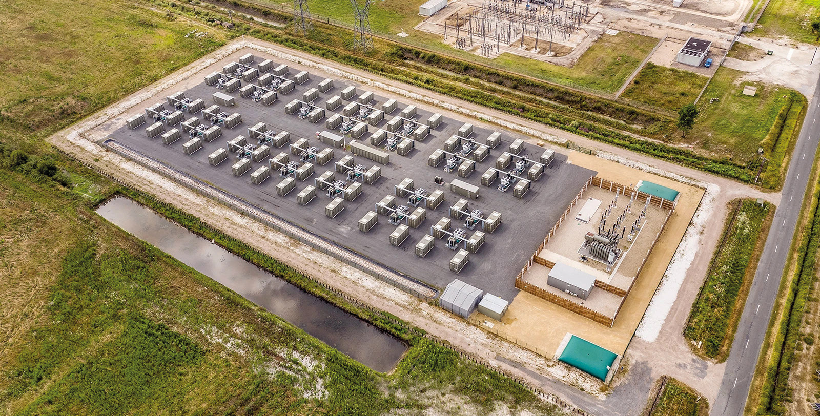 À Lacq, Amarenco lance le chantier OSMO, site de stockage d’électricité par batteries destiné à renforcer le réseau électrique. À Lacq, Amarenco lance le chantier OSMO, site de stockage d'électricité par batteries destiné à renforcer le réseau électrique.