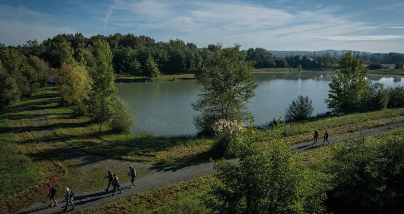 À Bonnut, les Randonnées entre Gave et coteaux proposent trois parcours entre forêts, crêtes avec vue sur les Pyrénées et patrimoine local. À Bonnut, les Randonnées entre Gave et coteaux proposent trois parcours entre forêts, crêtes avec vue sur les Pyrénées et patrimoine local.