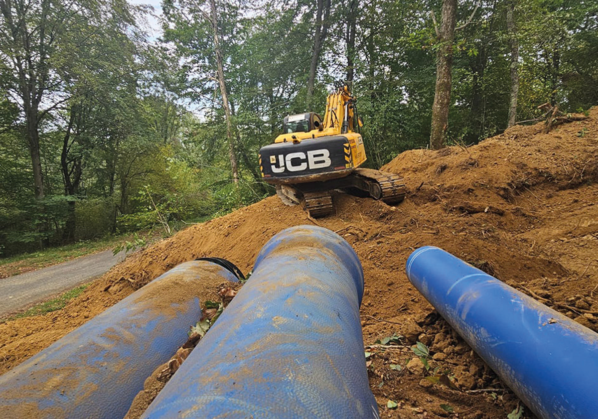 À Oloron, une nouvelle conduite de 2,4 km sécurise l’alimentation en eau de 18 000 habitants et modernise le captage de la source de l’Ourtau. À Oloron, une nouvelle conduite de 2,4 km sécurise l'alimentation en eau de 18 000 habitants et modernise le captage de la source de l'Ourtau.