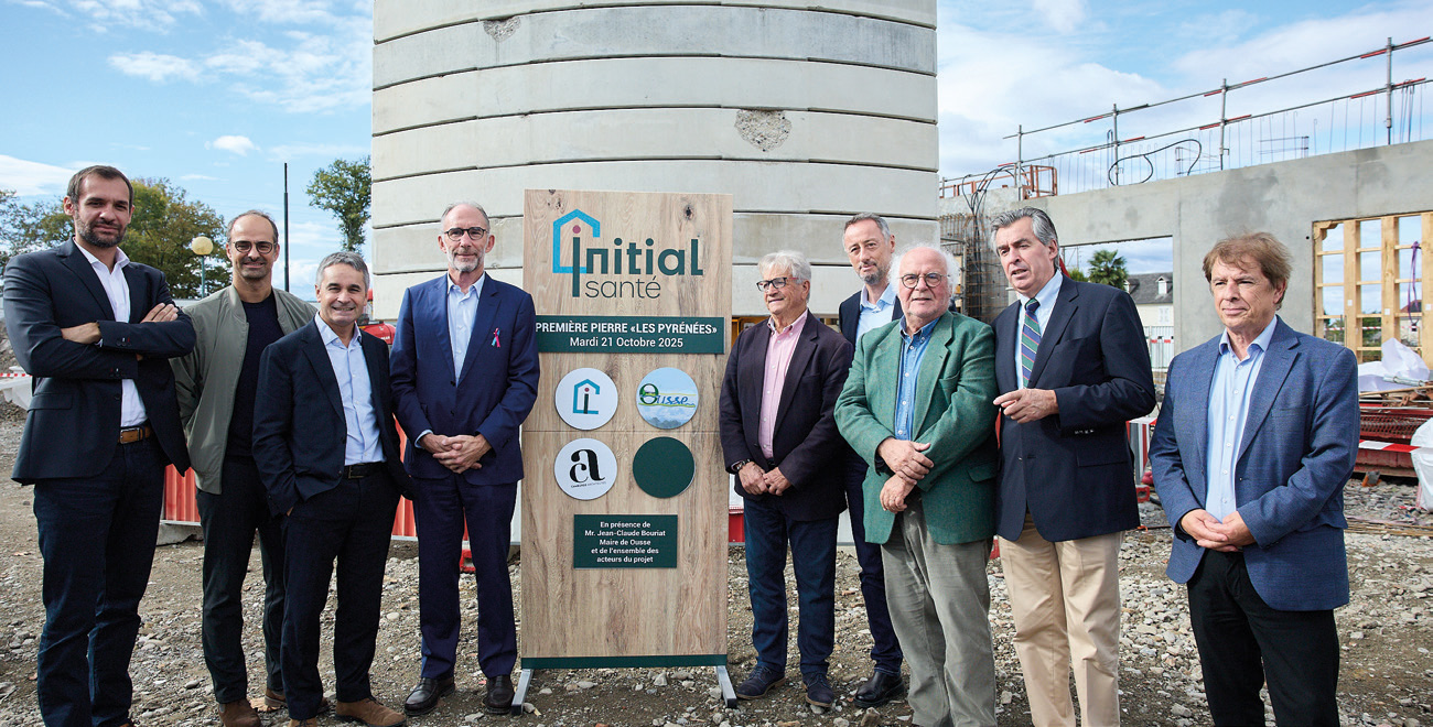 La première pierre du pôle de santé Les Pyrénées à Ousse marque l’arrivée d’Initial Santé en Béarn, avec 25 pôles prévus d’ici 2030. La première pierre du pôle de santé Les Pyrénées à Ousse marque l’arrivée d’Initial Santé en Béarn, avec 25 pôles prévus d’ici 2030.