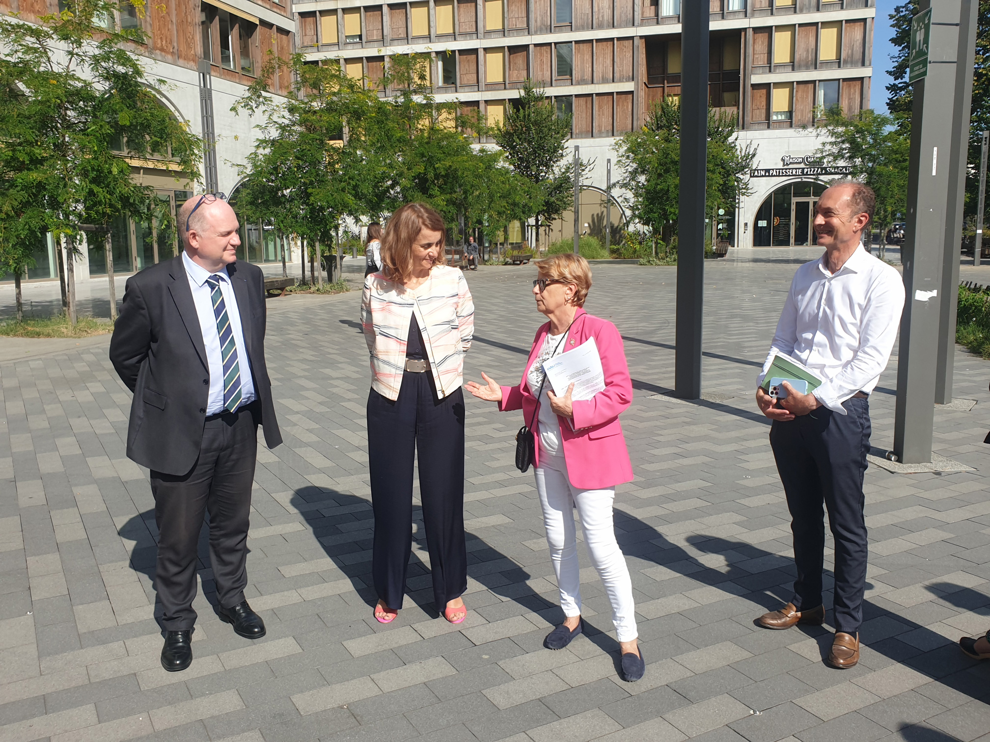 Le quartier Saragosse à Pau, rénovation accompagnée par l’Agence Nationale pour la Rénovation Urbaine (ANRU), un modèle en France Le quartier Saragosse à Pau, rénovation accompagnée par l'Agence Nationale pour la Rénovation Urbaine (ANRU), un modèle en France