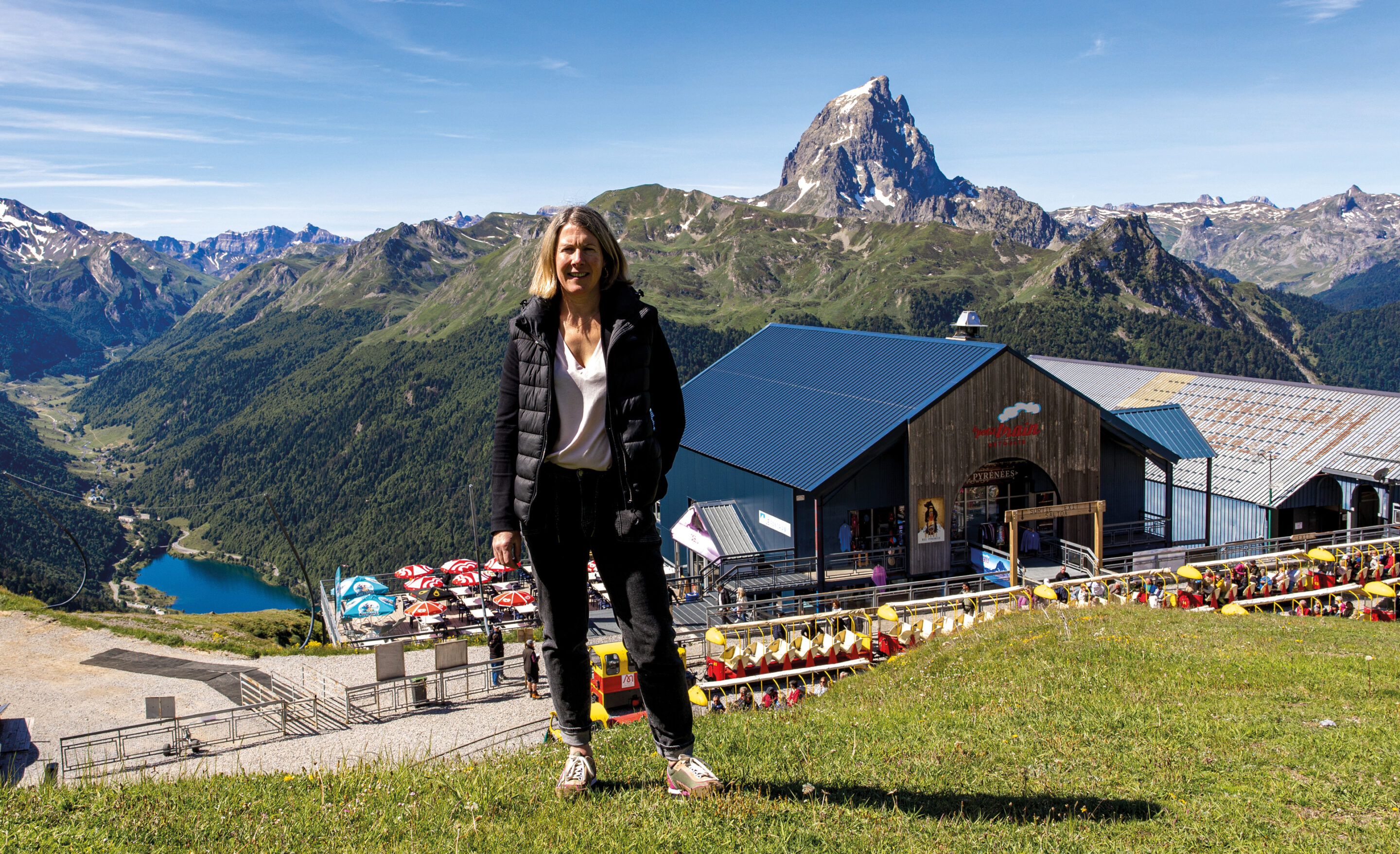 Copropriétaire du Panoramic à Artouste, Sandra Béchat perpétue l’histoire familiale de ce restaurant d’altitude perché à 2 000 mètres, au cœur de la vallée d’Ossau. Copropriétaire du Panoramic à Artouste, Sandra Béchat perpétue l’histoire familiale de ce restaurant d’altitude perché à 2 000 mètres, au cœur de la vallée d’Ossau.