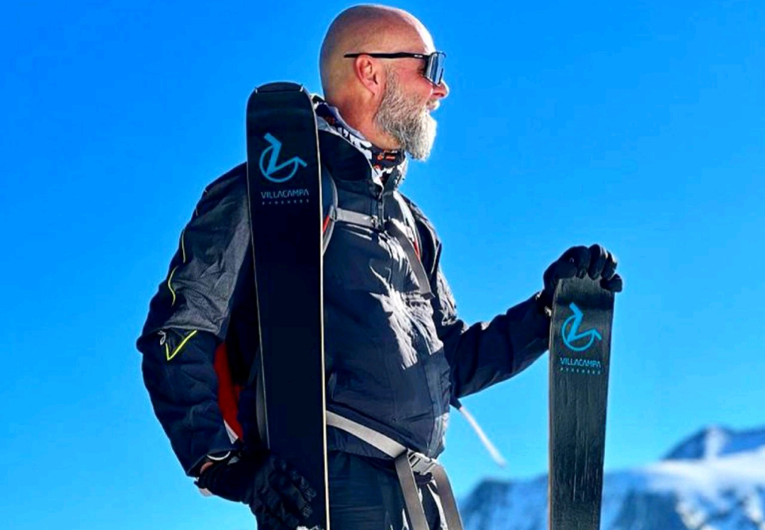 Villacampa, la marque de skis, ouvre son capital à ses clients, annonce Jack Fauvel, président de la Manufacture à Félix. Petites Affiches 64