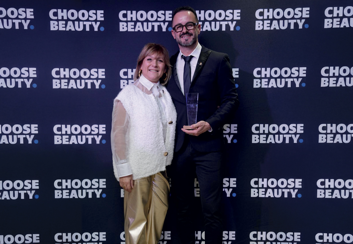 Thierry Bordenave a été élu personnalité émergente de l’année lors des Choose Beauty Awards à l’Elysée Biarritz de Paris Thierry Bordenave a été élu personnalité émergente de l'année lors des Choose Beauty Awards à l'Elysée Biarritz de Paris
