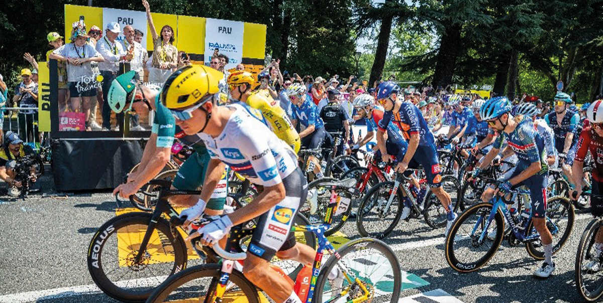 Le Tour de France 2027 traversera le Béarn du 21 au 23 juillet avec une arrivée à Pau, un départ vers Saint-Lary et des cols pyrénéens mythiques. Le Tour de France 2027 traversera le Béarn du 21 au 23 juillet avec une arrivée à Pau, un départ vers Saint-Lary et des cols pyrénéens mythiques.